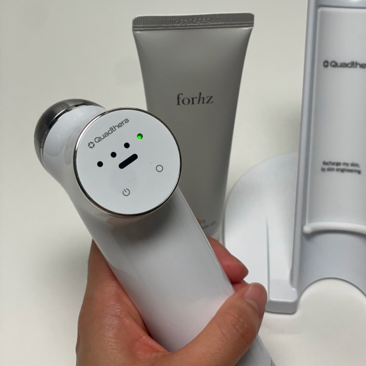 Quadthera Minitune 美顔器 ピンク 充電クレードル付き Quadthera Minitune 美顔器 ピンク 充電クレードル付き Quadthera